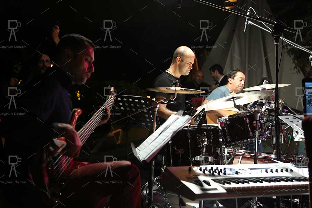 Eylem Pelit ve Erdem S&ouml;kmen ile;Moda Deniz Klub&uuml; AY&Ccedil;A VARLIER Grup
